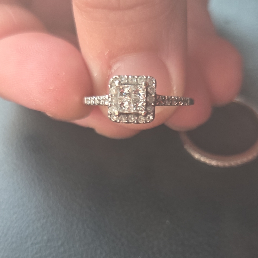 Elegant White Gold Diamond Ring